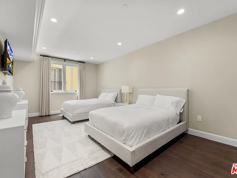 1825 Pandora Ave #Penthouse 404 — Photo 17