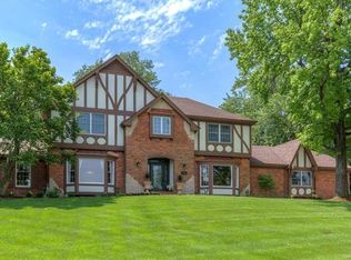 900 Cabernet Dr, Chesterfield, MO