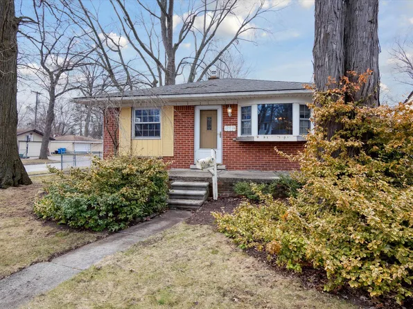 4224 Croissant St, Dearborn Heights, MI 48125