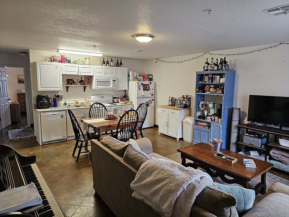 Common area and Kitchen
