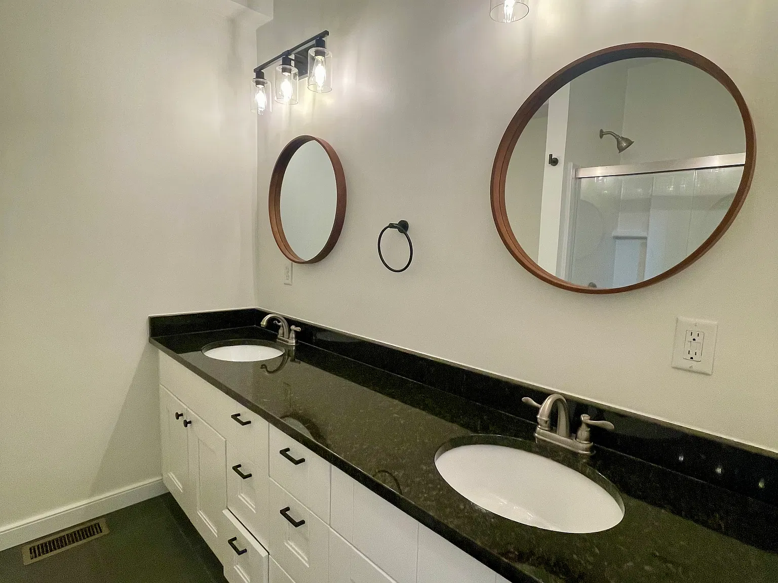 2 bed, 1050 sqft, $1,800 — Photo 3