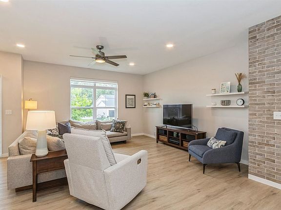 5th image of 4869 Preston Ln