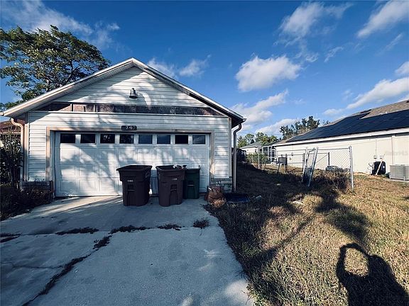 3rd image of 2247 SW 4th St