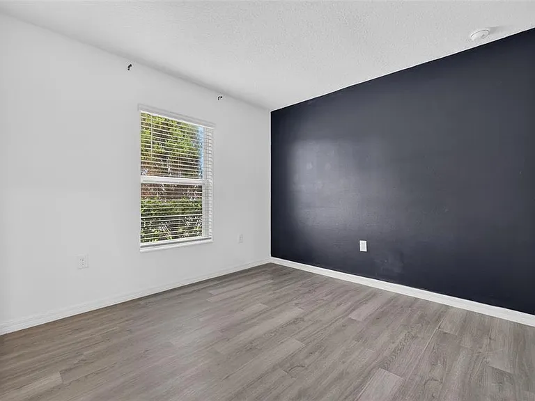 1097 Augustus Dr — Photo 28