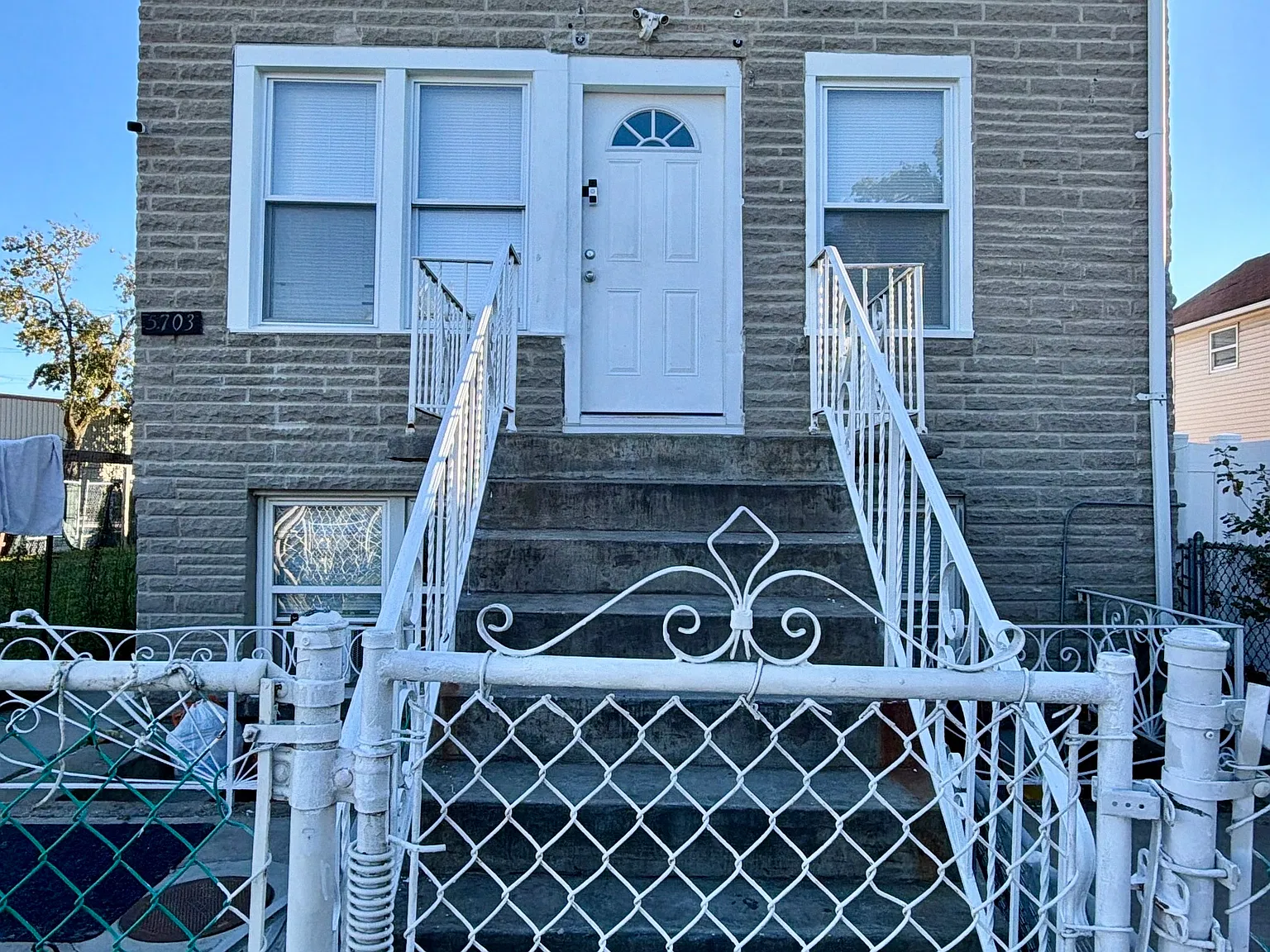 3 bed, 856 sqft, $1,400 — Photo 1