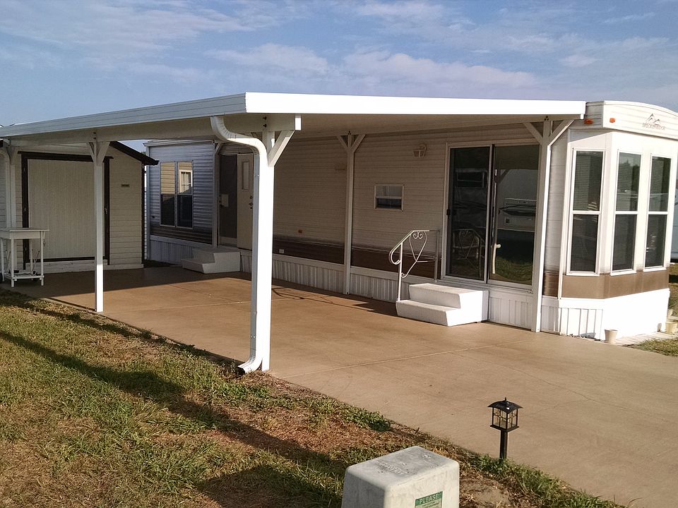 1st image of 748 Maggie Ln