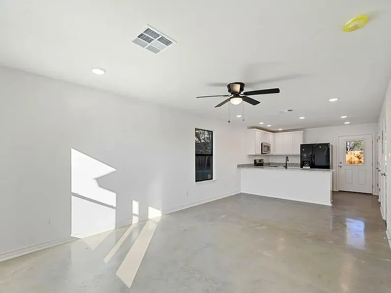 545 Delmar St #102 — Photo 6