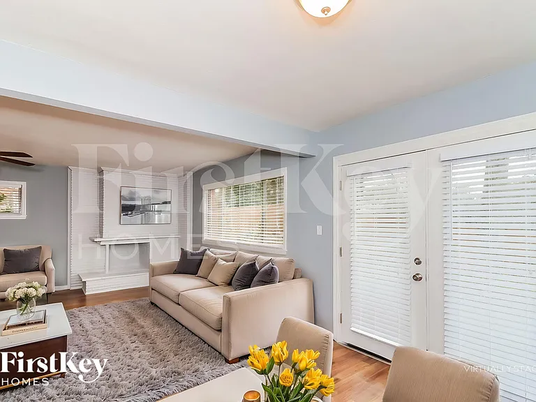 3453 Woods Dr — Photo 4