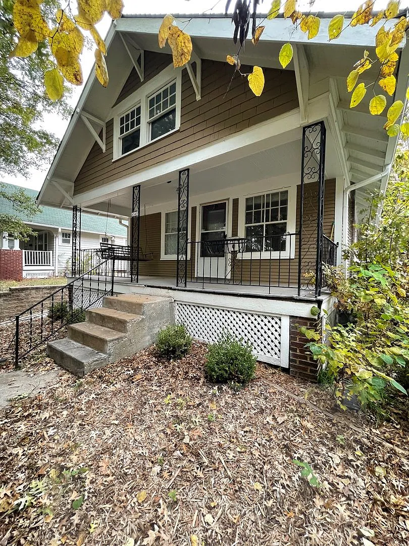 Charming 3 bed / 1 bath house for rent-4545 Fairmount Ave Kansas City, MO 64111 - $1375 Rent — Photo 3