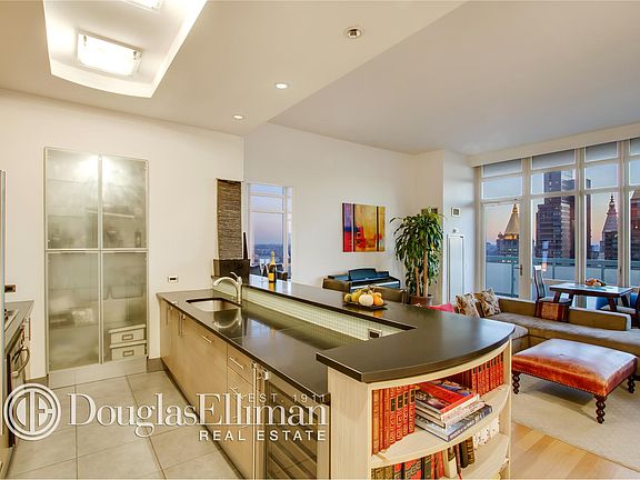 5th image of 325 5th Ave APT 44C