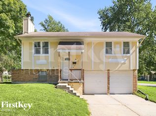 7901 Sunset Cir, Grandview, MO 64030