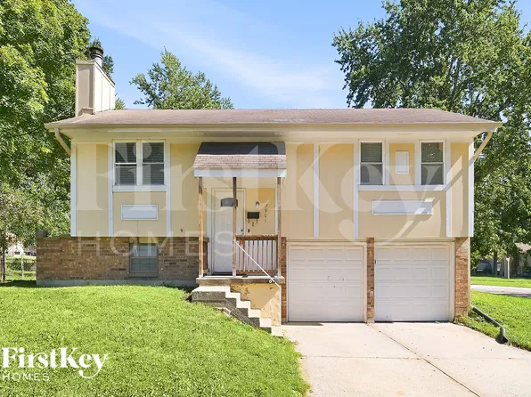 7901 Sunset Cir, Grandview, MO 64030