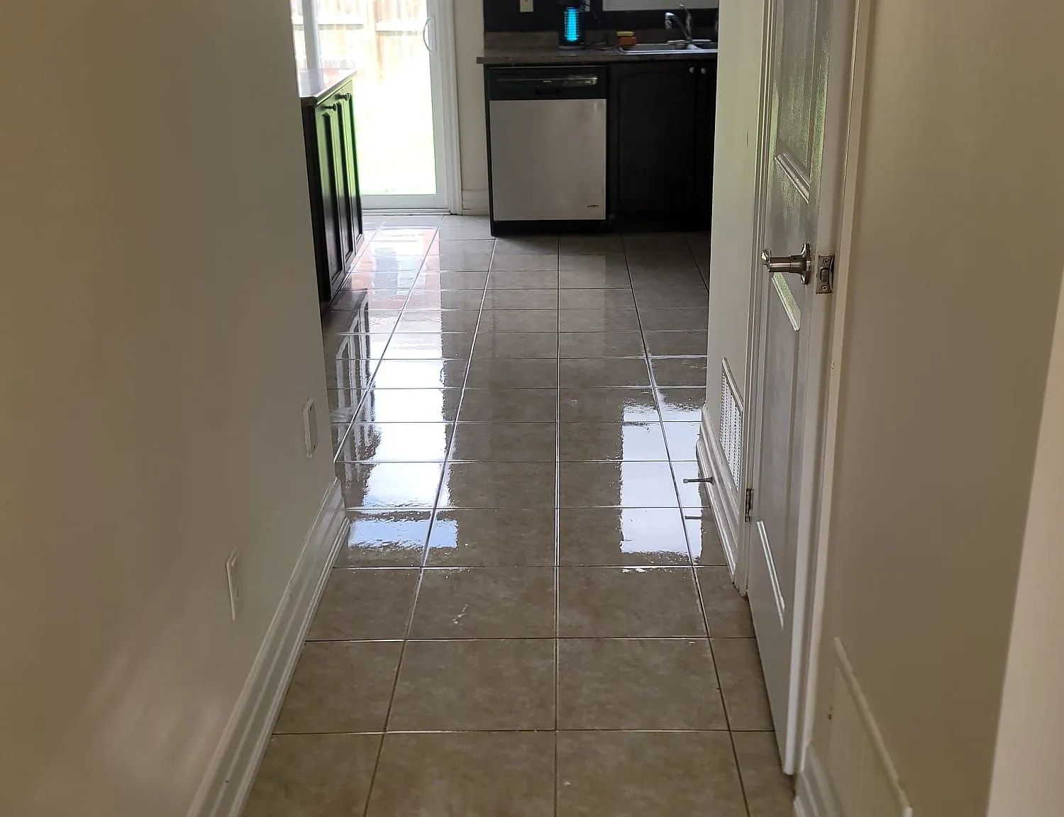 3 bed, $2,975 — Photo 4