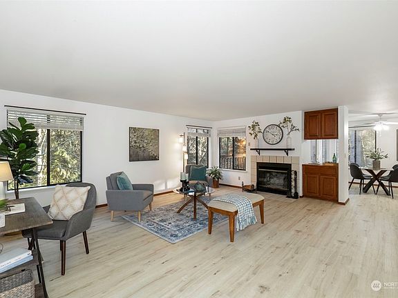 2nd image of 8164 Autumn Hills Place NE