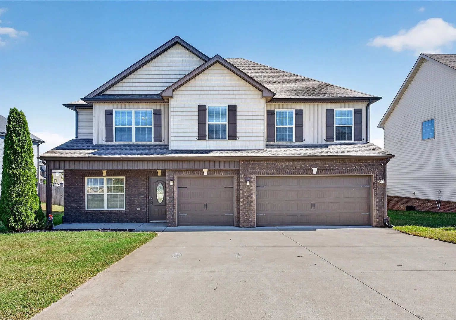 Dog Friendly Five Bedroom! — Photo 1