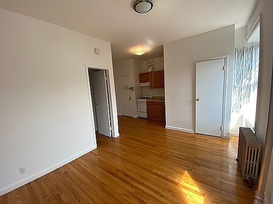 3rd image of 79 Thompson St #12