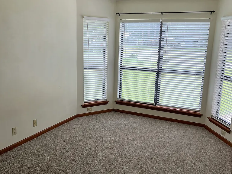 511 Moeckel Ln — Photo 9