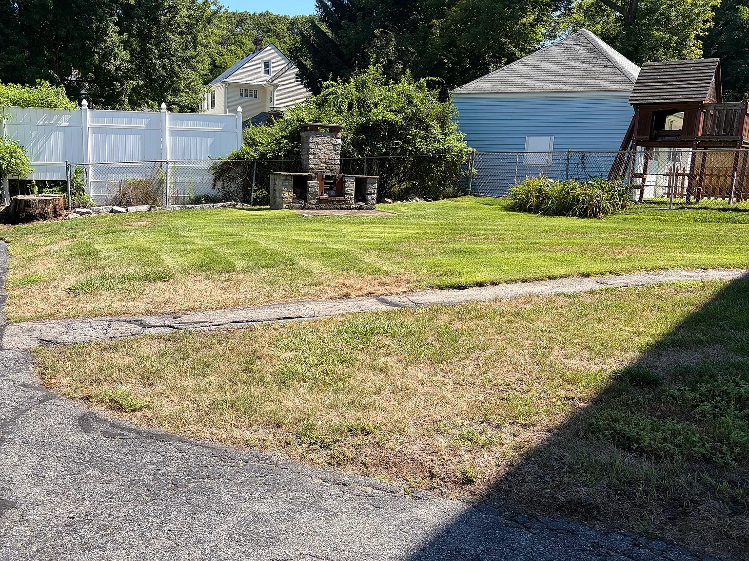 3 bed, 1200 sqft, $2,000 — Photo 3