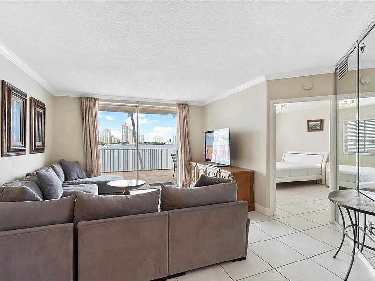18260 N Bay Rd #304 — Photo 23