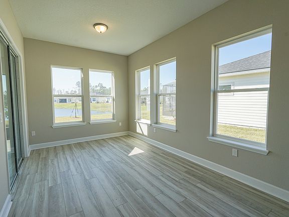 5th image of 31 Silverglen Dr