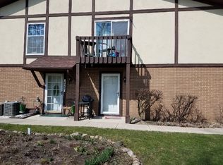 404 Saint Johns Rd #5F, Woodstock, IL 60098