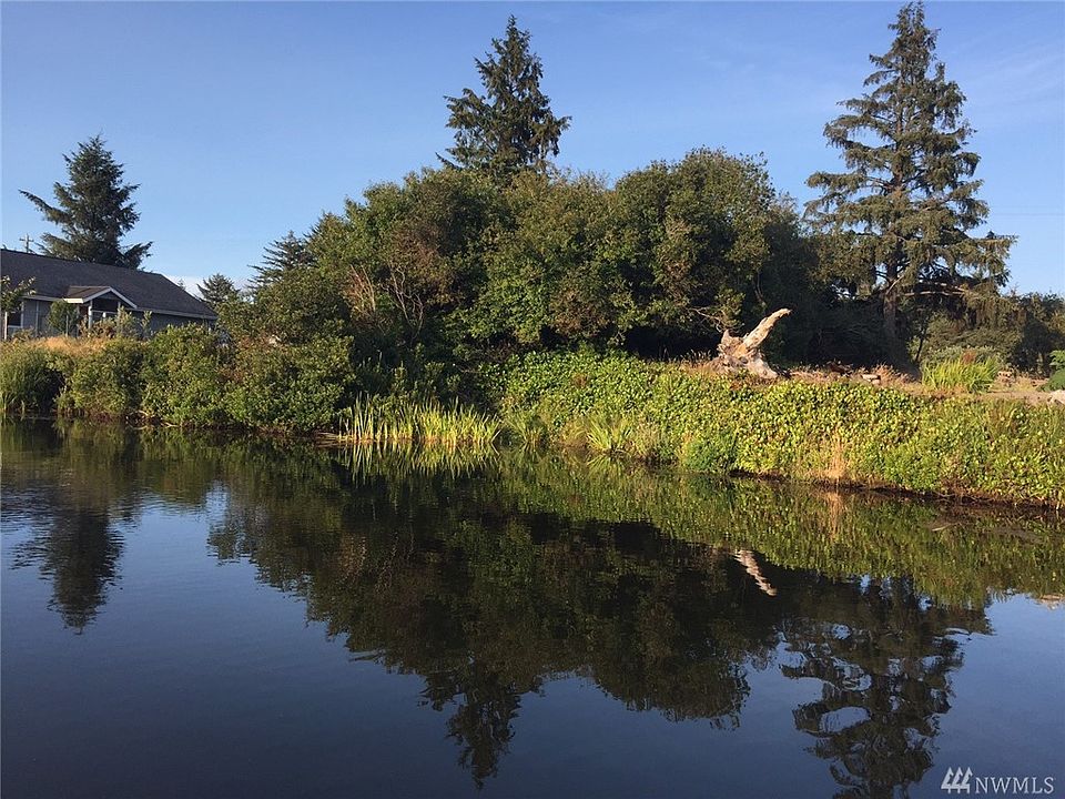 1st image of 405 Canal Dr SE
