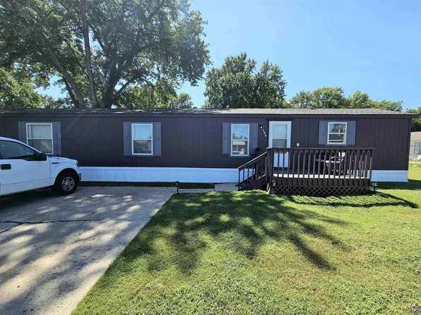 194 NE Coachlight Dr, Topeka, KS 66617