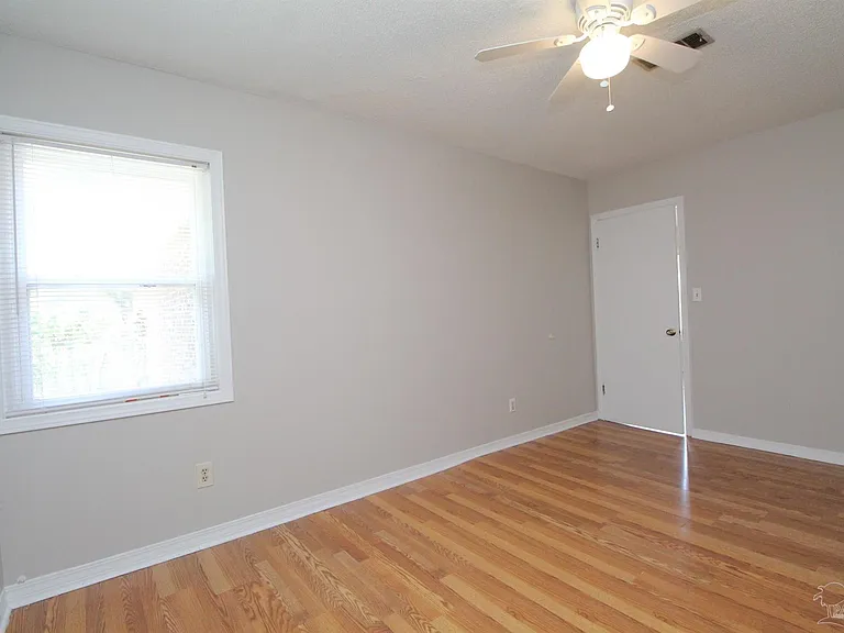 4630 Bellview Ave #B — Photo 11
