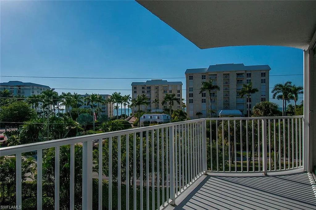 2 bed, 2.0 bath, 850 sqft, $6,500 — Photo 3