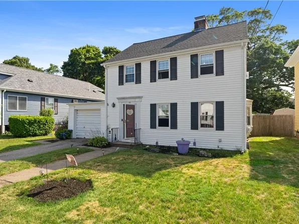 33 Linden Ave E, Rumford, RI 02916