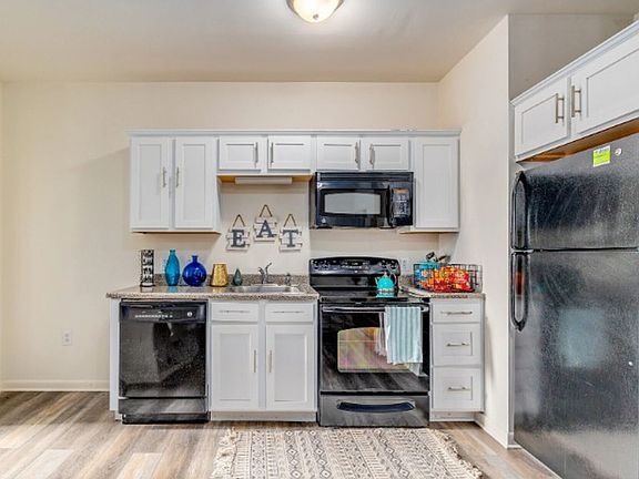 3rd image of 1000 Diamond St #1a8155a49