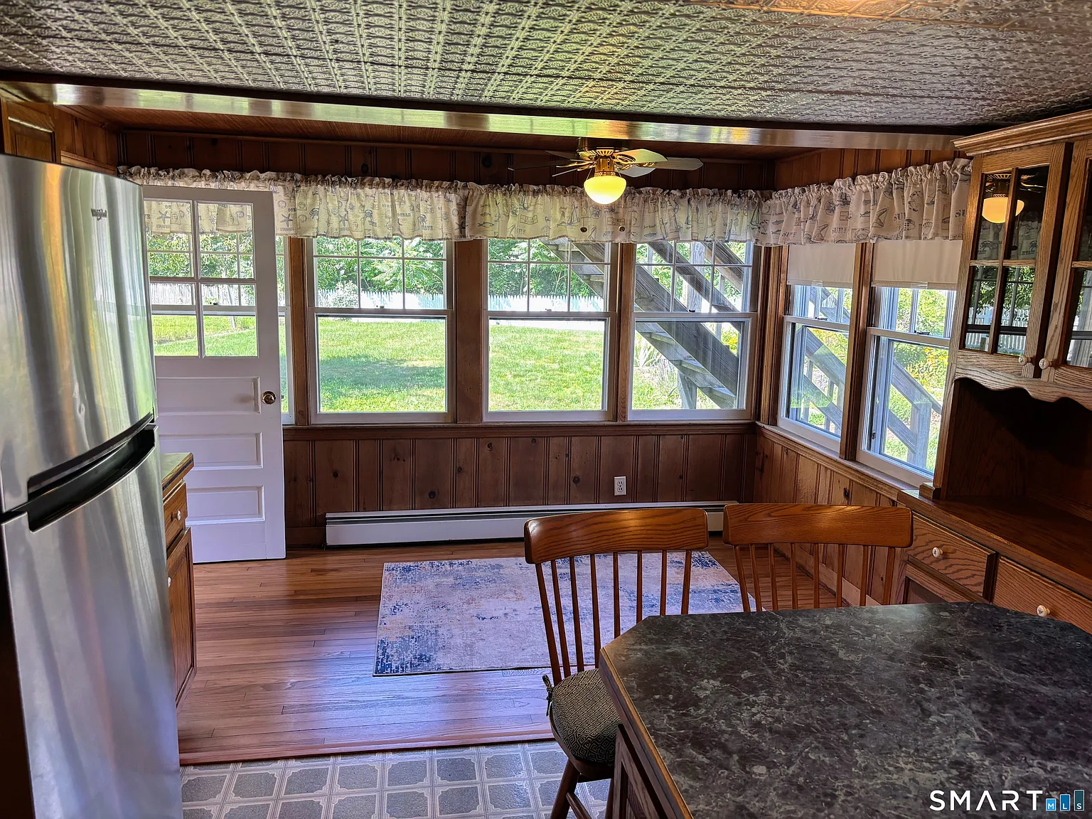 3 bed, 3.0 bath, 1994 sqft, $2,500 — Photo 3