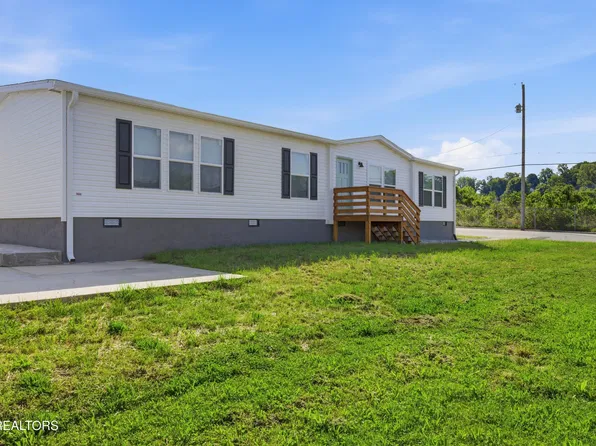 725 Siluria St, Harriman, TN 37748