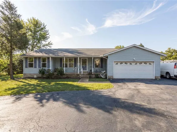 38 Roxbury Rd, Pittsburgh, PA 15221