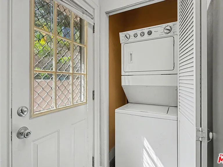 807 Annan Ter — Photo 14