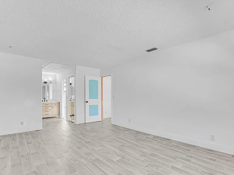 113 Sherwood Cir #25B — Photo 19