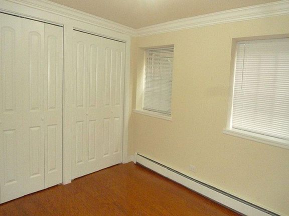 3rd image of 5715 N Kenmore Ave #Lb