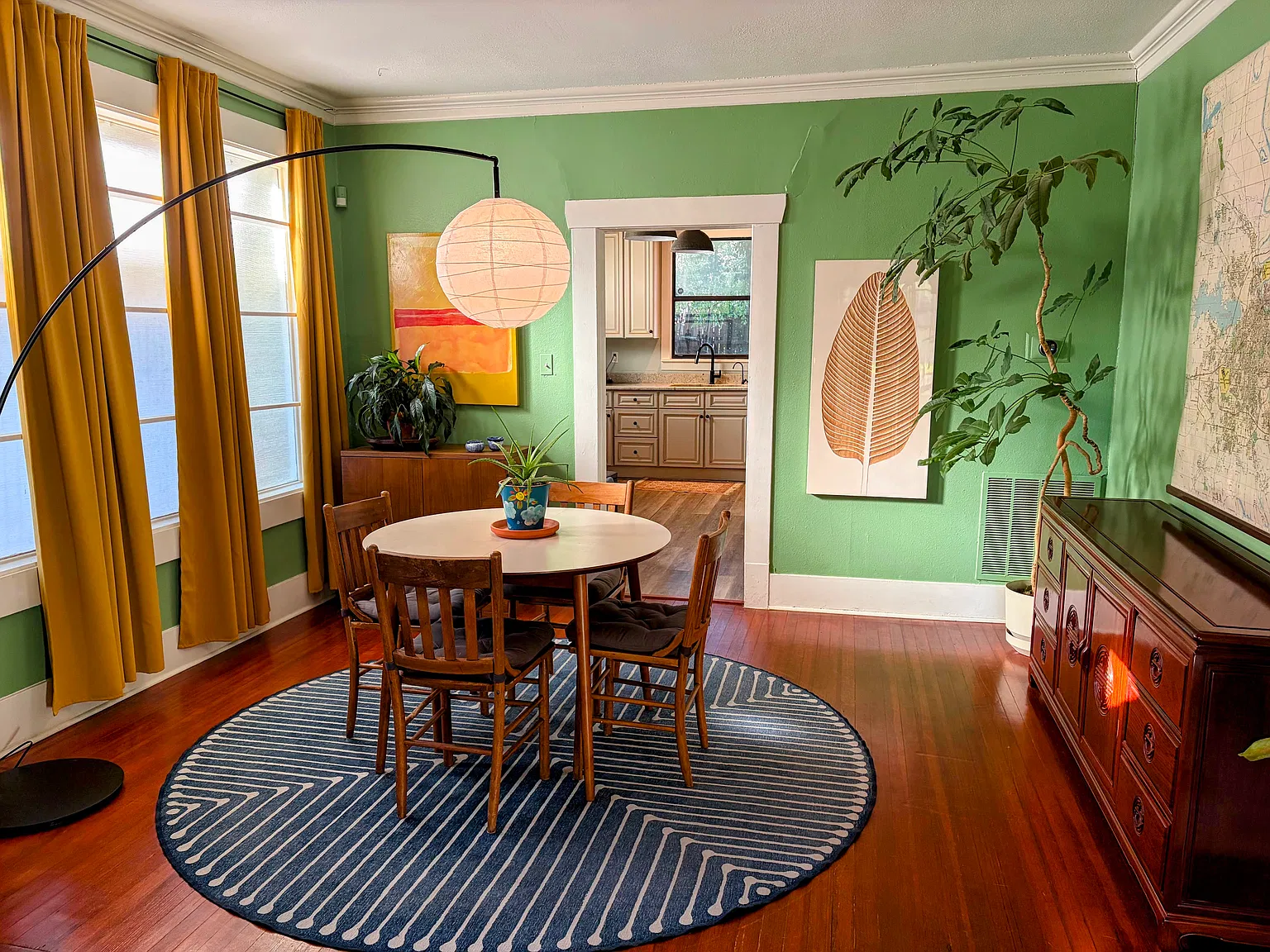 3 bed, 1.5 bath, 1269 sqft, $1,300 — Photo 2