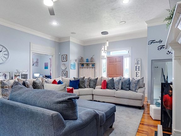 4th image of 3103 Columbia Ln