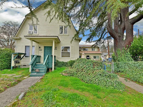 604 NW 4th St, Grants Pass, OR 97526