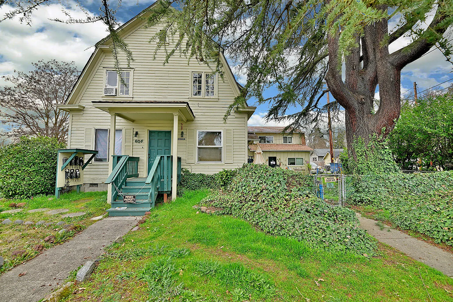 604 NW 4th St photo 1