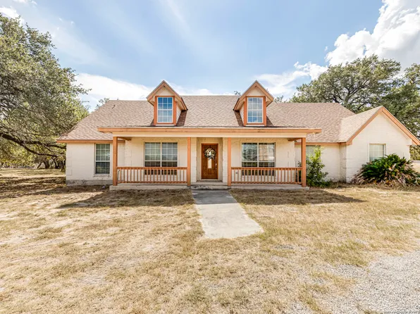 206 Tipperary Lane, Floresville, TX 78114