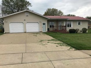 2325 Burr Oak Dr, Dubuque, IA 52002