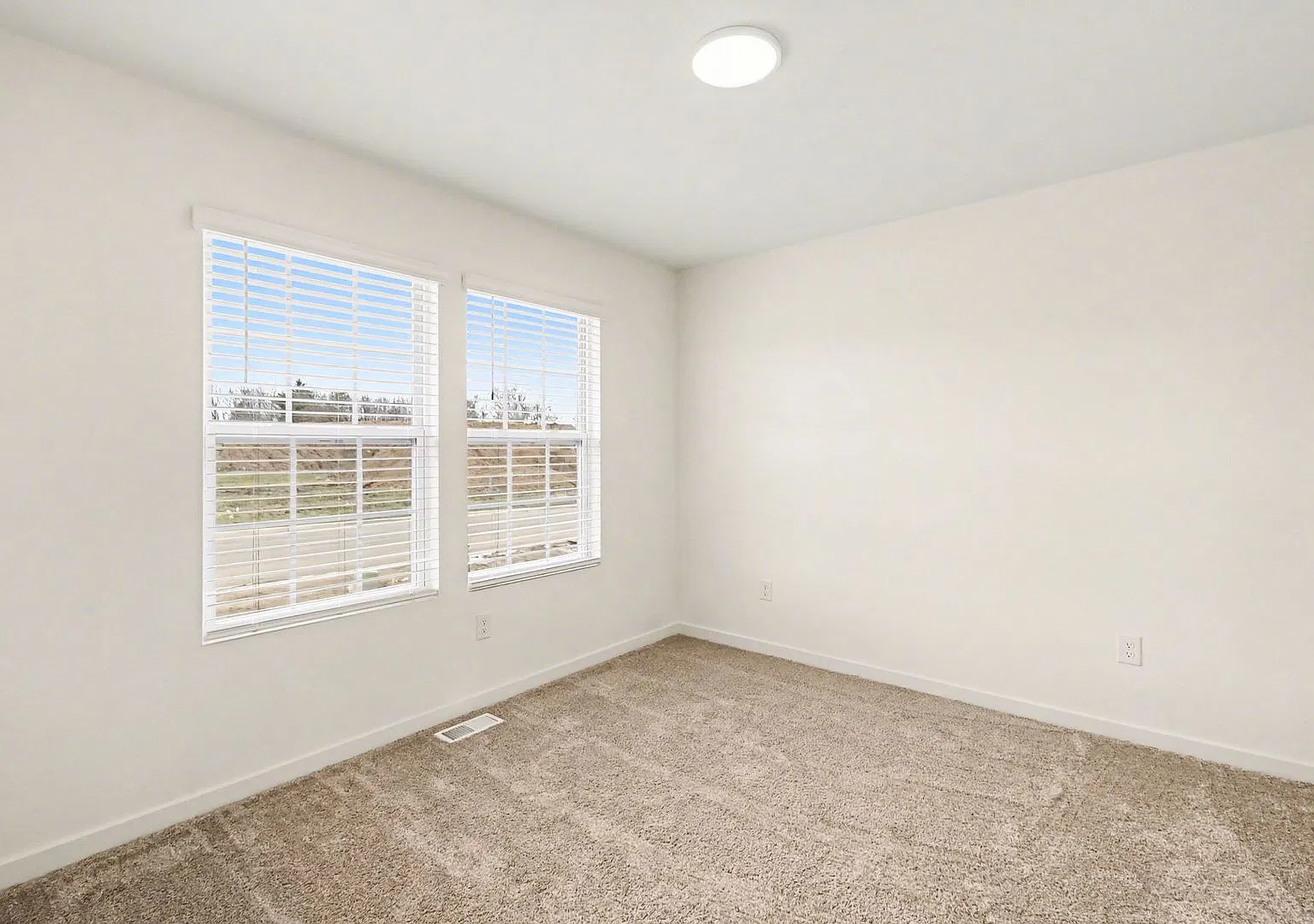 1 Month FREE Rent! Applied to Your First Full Month. Terms & Conditions Apply. — Photo 2