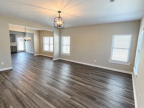 5th image of 2129 Sullivan Dr