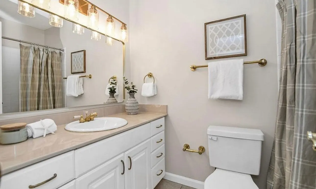 2 bed, $3,700 — Photo 4