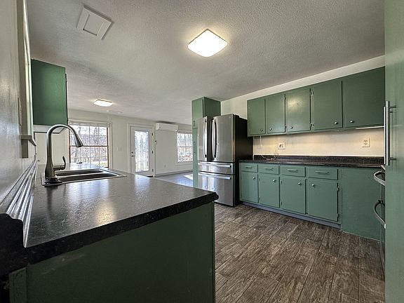 5th image of 174 Green Vale Ln
