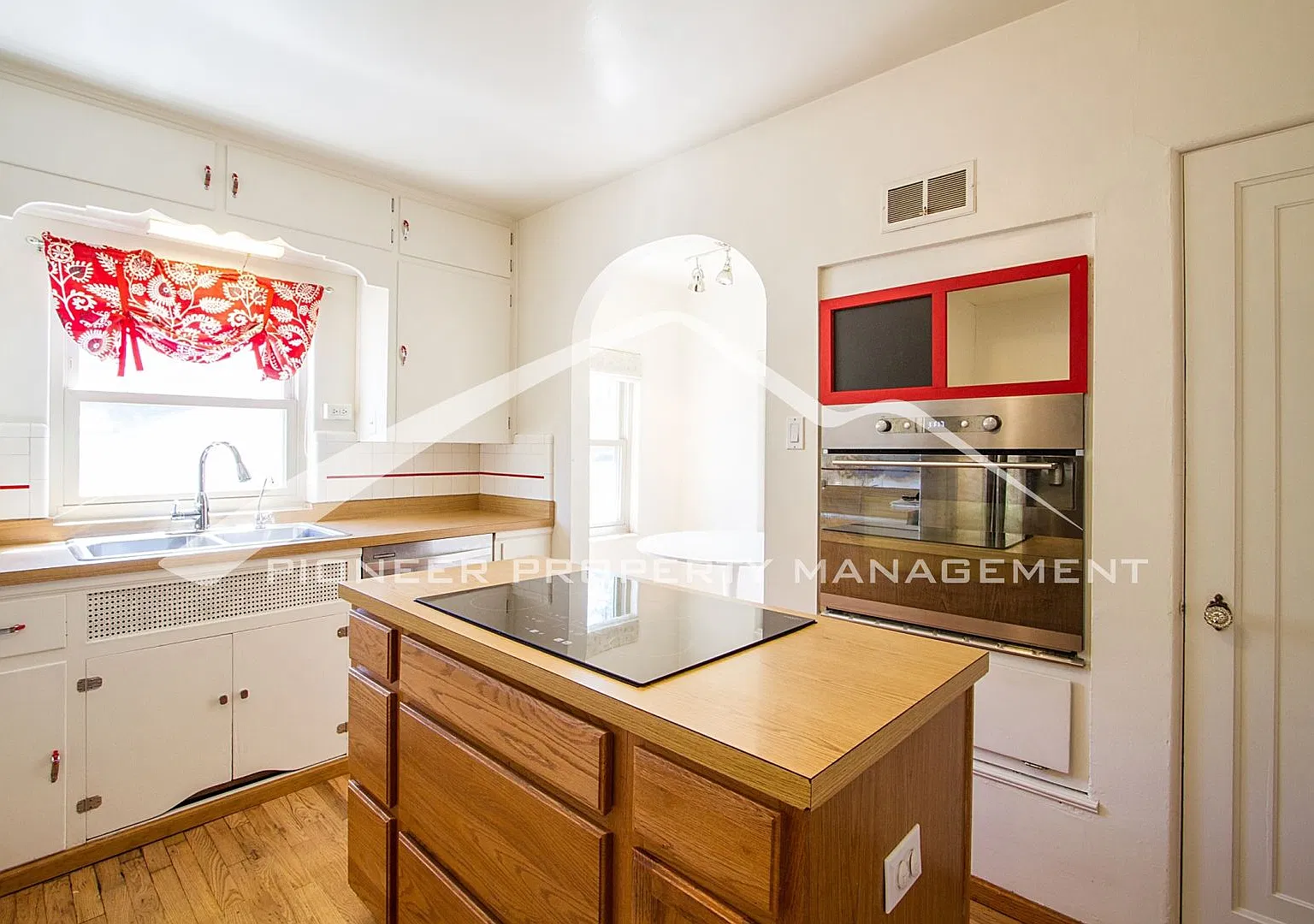 Washington Park Home with Washer/Dryer and Fenced Yard — Photo 2