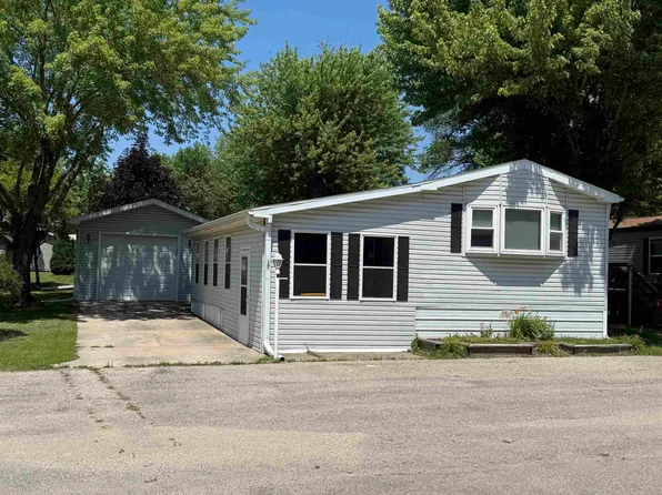 806 28th St Trailer 17, Milford, IA 51351