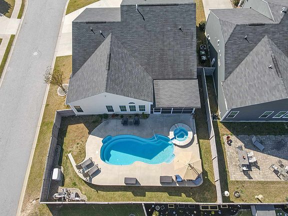 2nd image of 100 Fawn Hill Dr